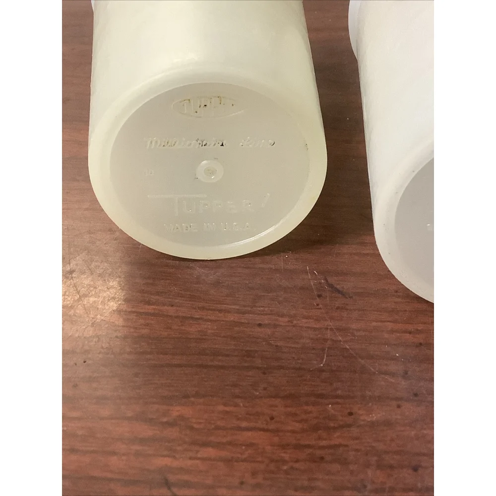 TUPPERWARE Salt/Pepper/Spice Millionaire Line #102 w/Lid #294 Vintage